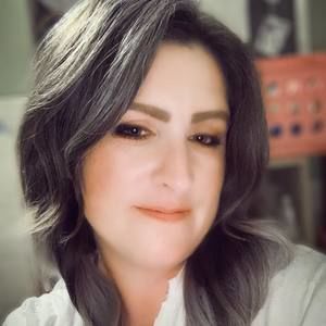 Meet your Posher, Adrienne